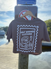 Load image into Gallery viewer, Women&#39;s Oyster Stamp Crop Tee
