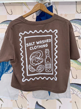 Load image into Gallery viewer, Women&#39;s Oyster Stamp Crop Tee
