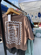 Load image into Gallery viewer, Women&#39;s Oyster Stamp Crop Tee
